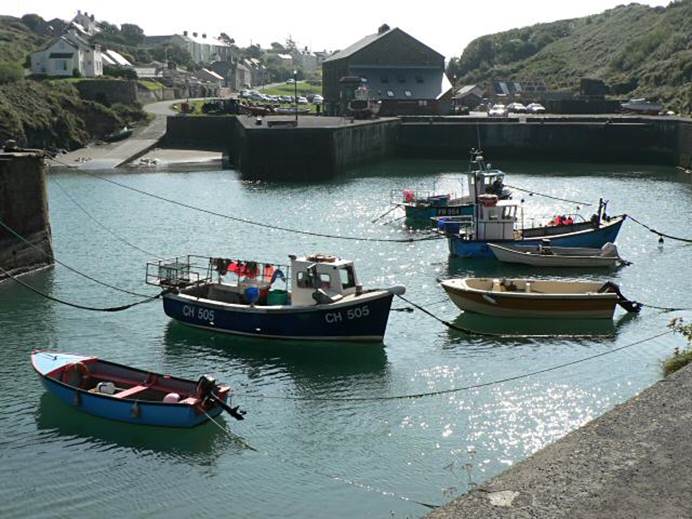 A picture containing water, boat, outdoor, lake

Description automatically generated