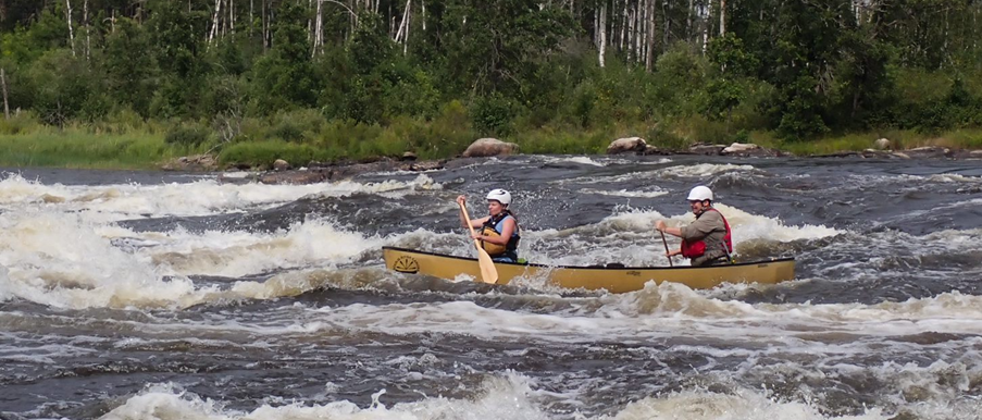 A group of people in a canoe

Description automatically generated