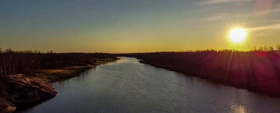 A river with trees in the background

Description automatically generated