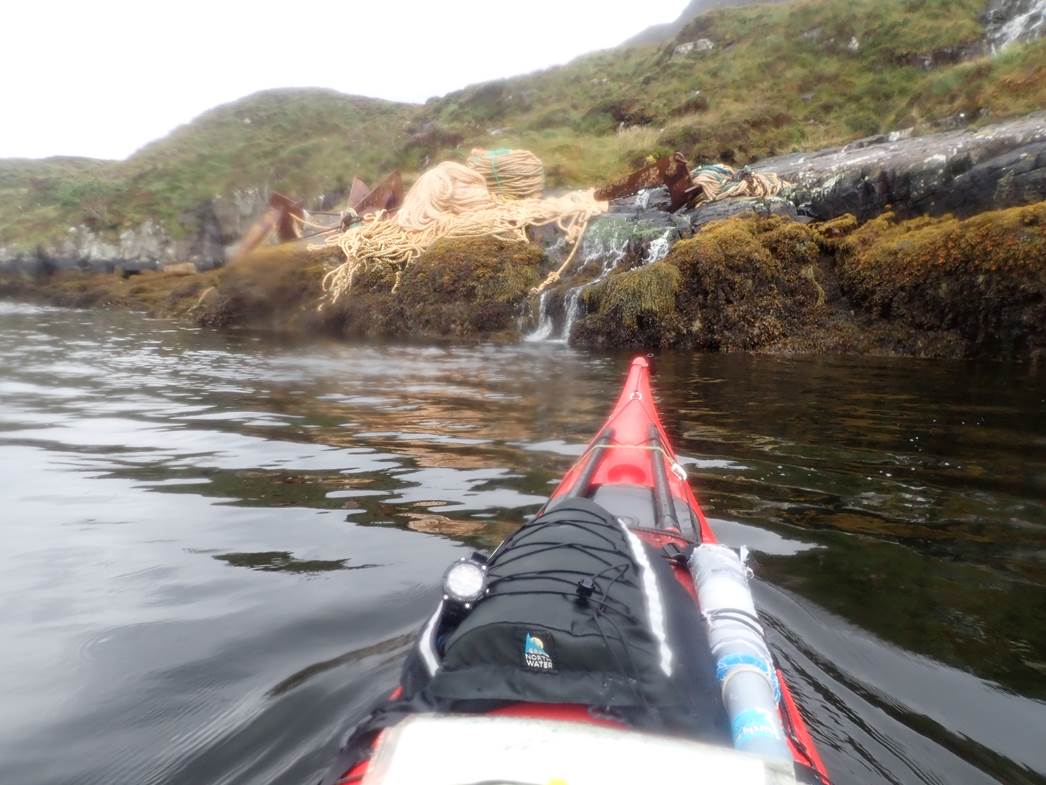 A kayak on the water

Description automatically generated