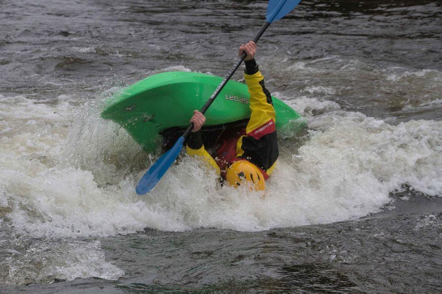 A person in a kayak in the water

Description automatically generated with low confidence