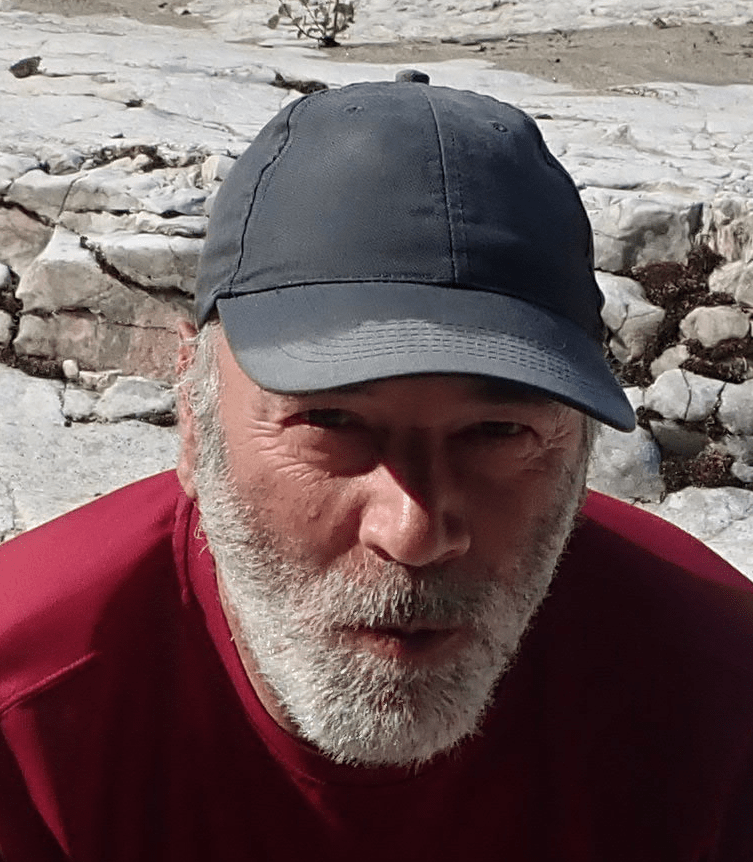 A person wearing a hatDescription automatically generated with medium confidence