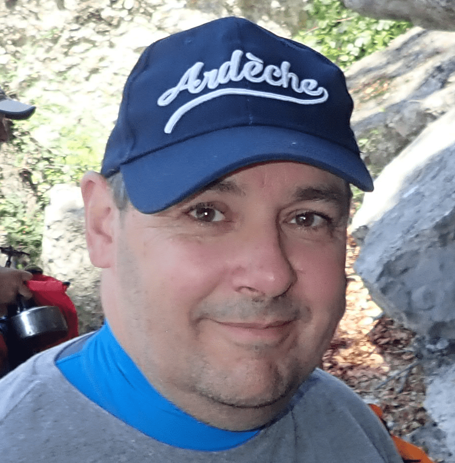 A person wearing a hatDescription automatically generated with low confidence