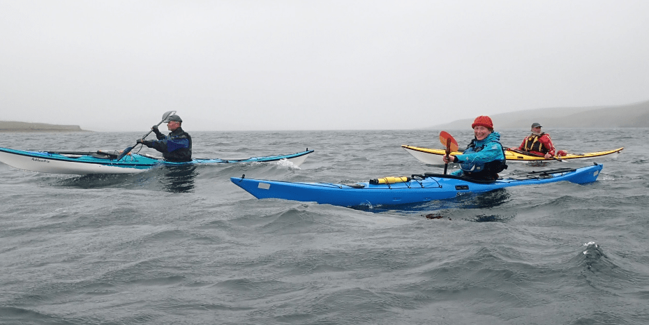A group of people in kayaks Description automatically generated with medium confidence