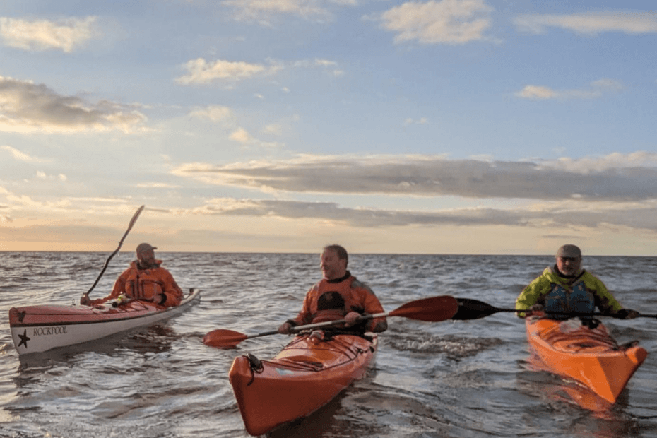 A group of people in canoes Description automatically generated with medium confidence