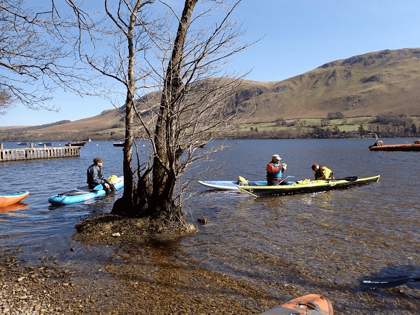 People in kayaks on a river

Description automatically generated with low confidence