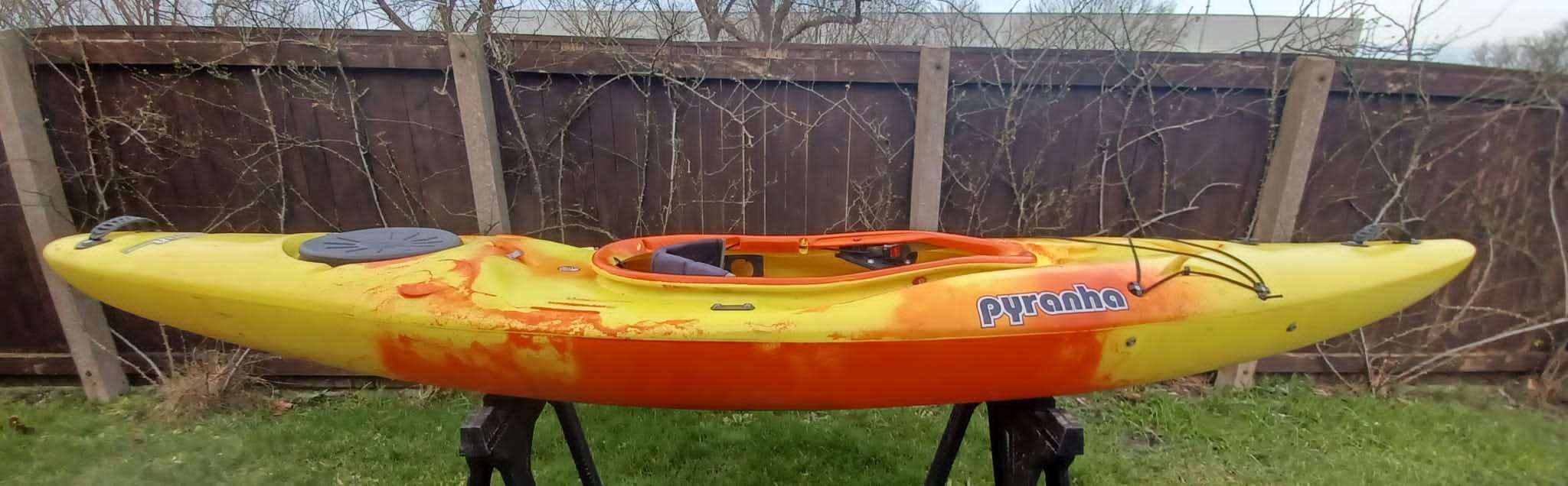 A kayak on a stand

Description automatically generated