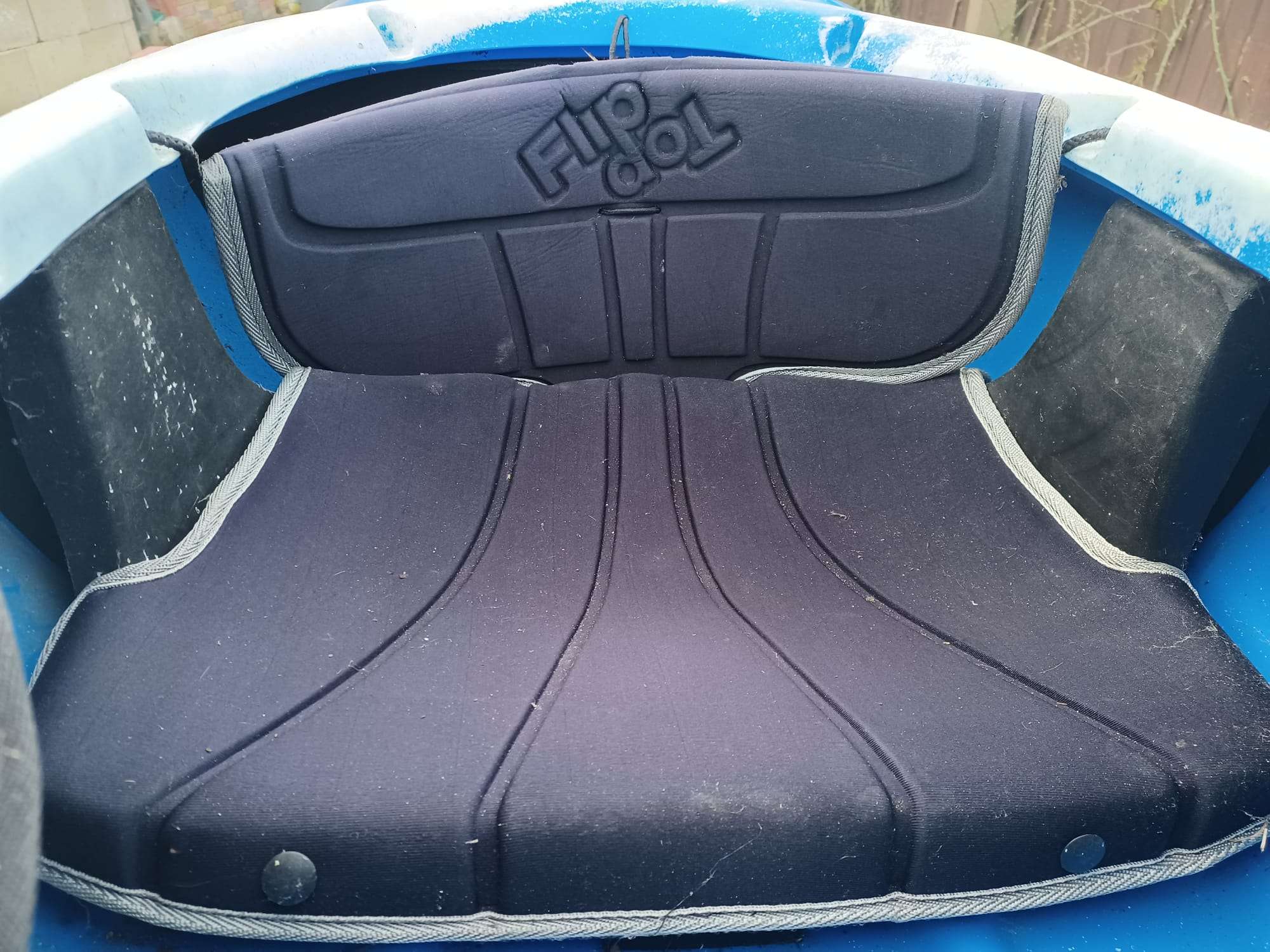 A seat of a car

Description automatically generated
